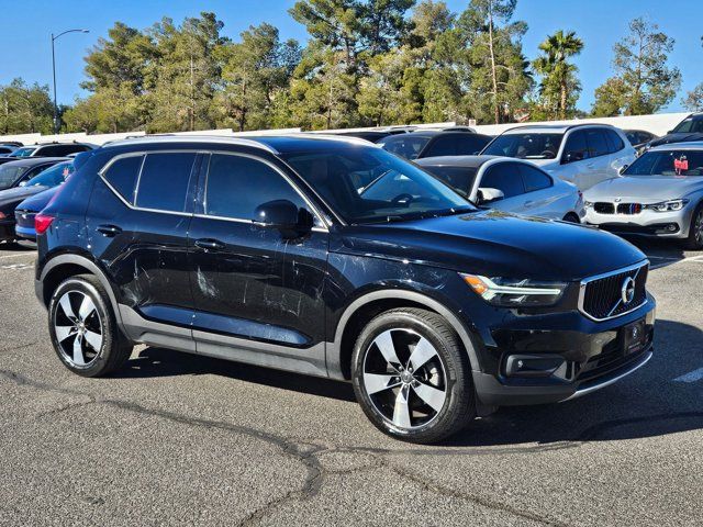 2021 Volvo XC40 Momentum