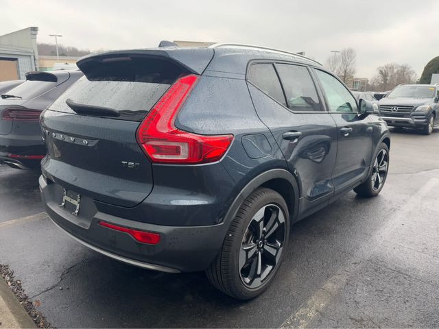 2021 Volvo XC40 Momentum