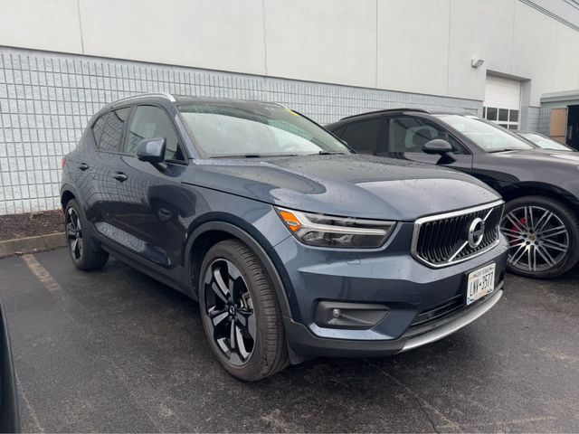 2021 Volvo XC40 Momentum