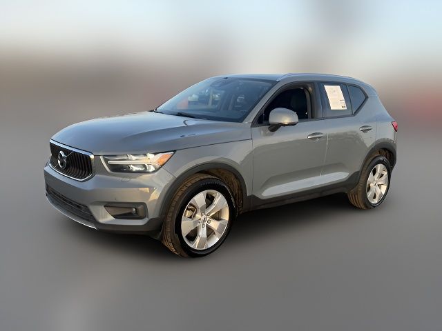 2021 Volvo XC40 Momentum