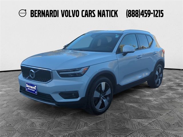 2021 Volvo XC40 Momentum