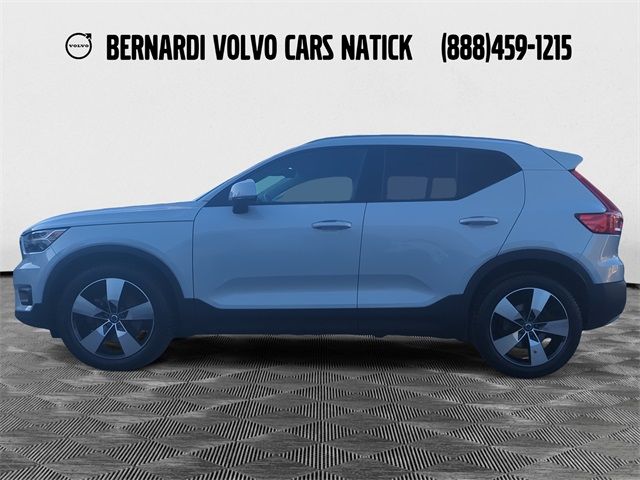 2021 Volvo XC40 Momentum