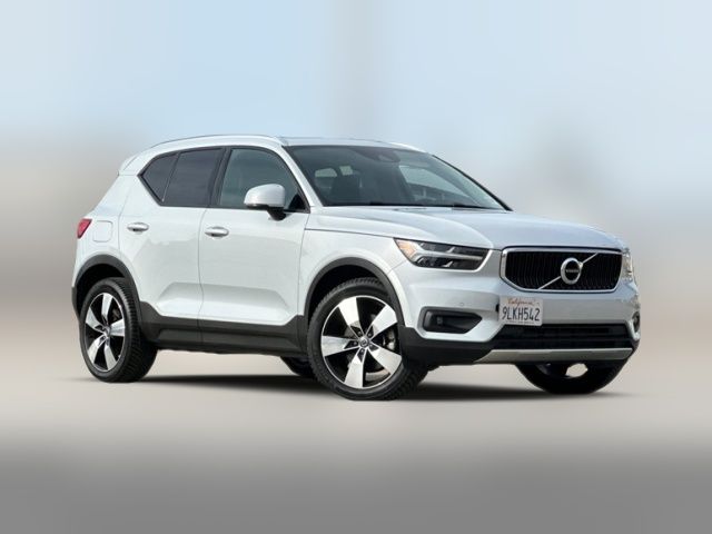 2021 Volvo XC40 Momentum