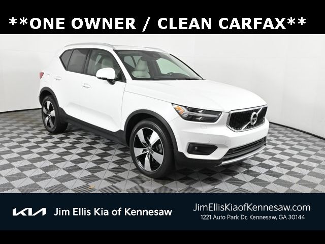 2021 Volvo XC40 Momentum