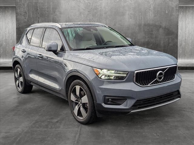 2021 Volvo XC40 Momentum