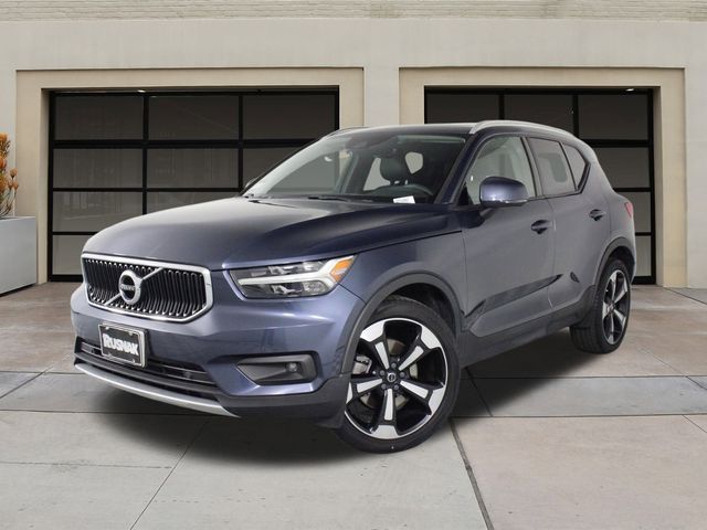 2021 Volvo XC40 Momentum