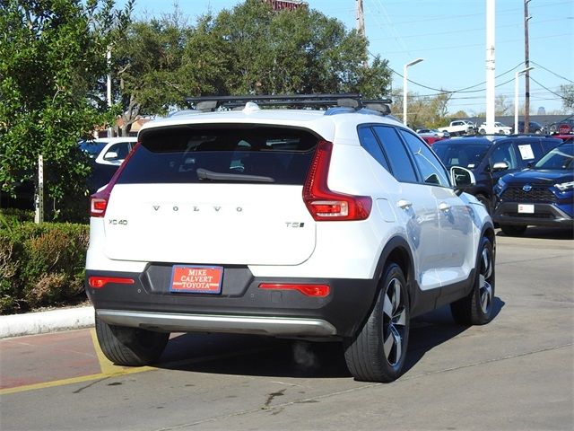 2021 Volvo XC40 Momentum