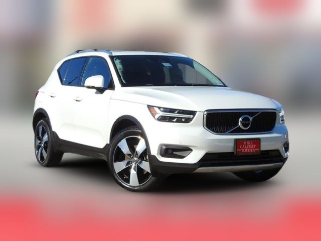 2021 Volvo XC40 Momentum