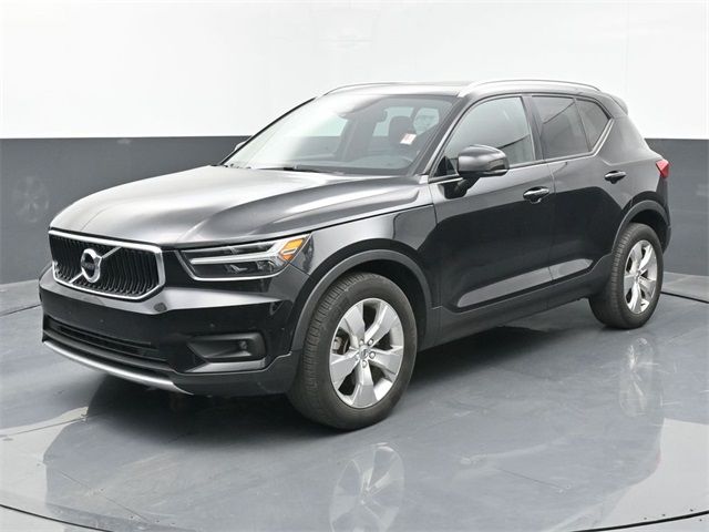 2021 Volvo XC40 Momentum