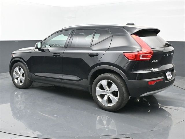 2021 Volvo XC40 Momentum