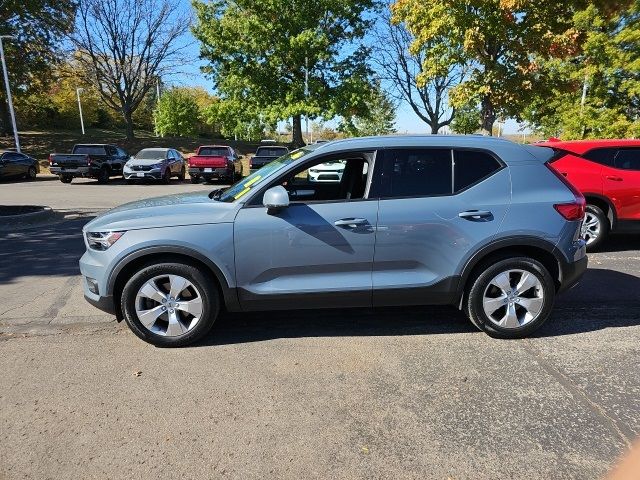 2021 Volvo XC40 Momentum