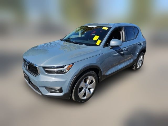 2021 Volvo XC40 Momentum