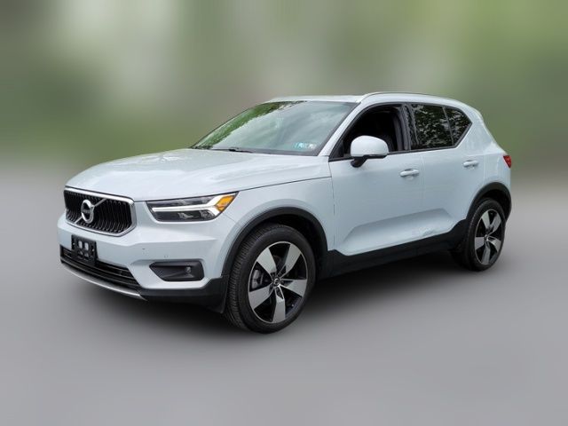 2021 Volvo XC40 Momentum