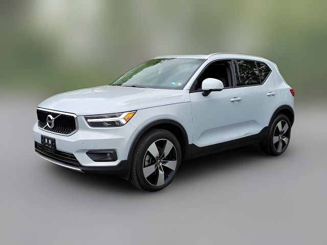 2021 Volvo XC40 Momentum