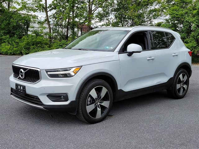 2021 Volvo XC40 Momentum