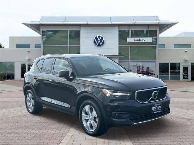 2021 Volvo XC40 Momentum