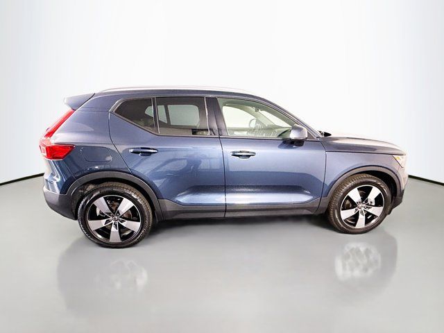 2021 Volvo XC40 Momentum