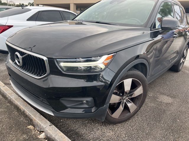 2021 Volvo XC40 Momentum