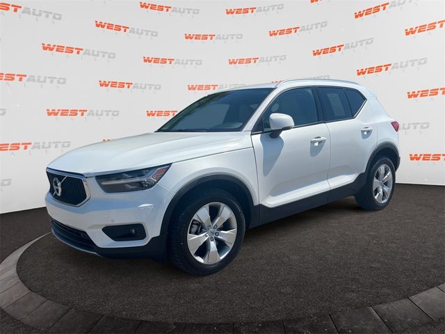 2021 Volvo XC40 Momentum