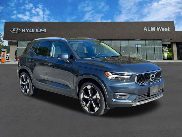2021 Volvo XC40 Momentum