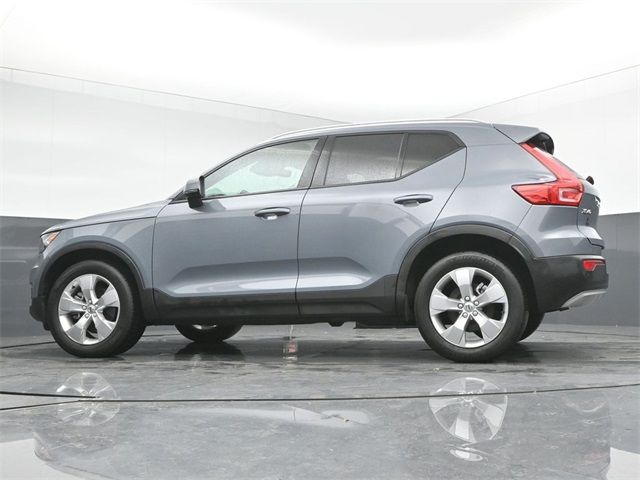 2021 Volvo XC40 Momentum