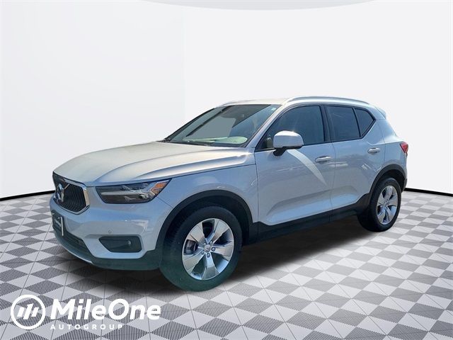 2021 Volvo XC40 Momentum