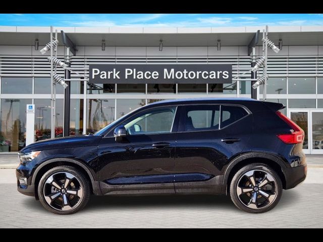 2021 Volvo XC40 Momentum