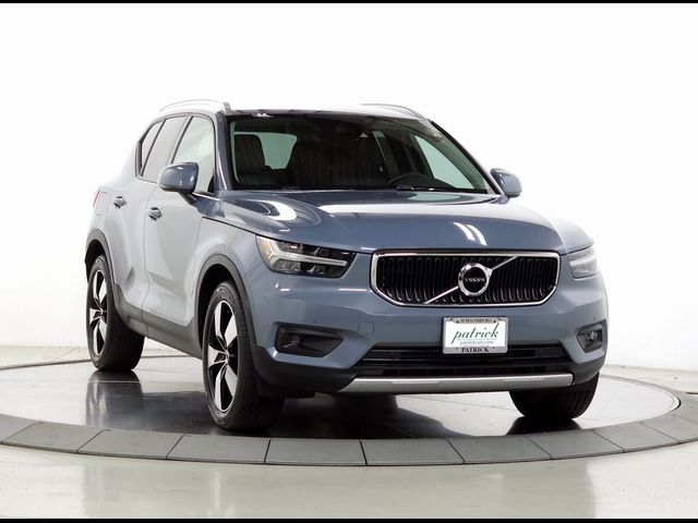 2021 Volvo XC40 Momentum