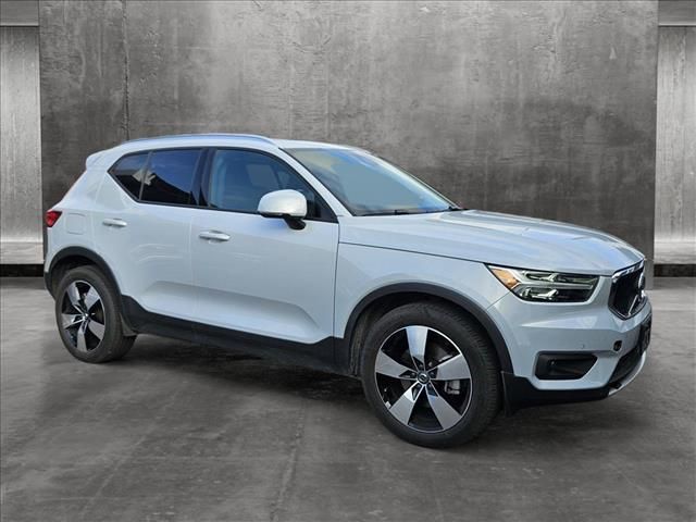 2021 Volvo XC40 Momentum