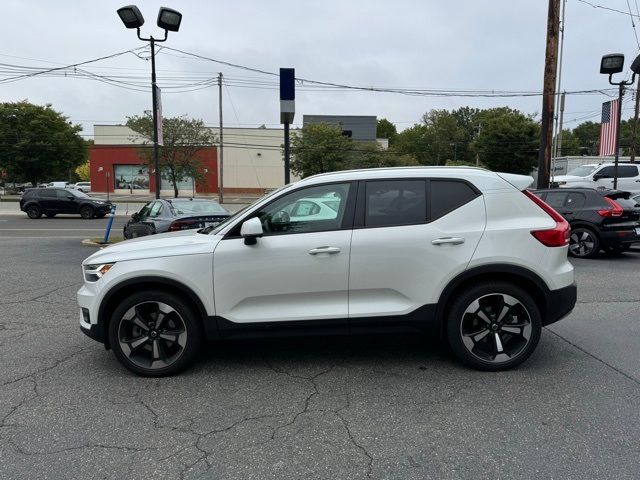 2021 Volvo XC40 Momentum