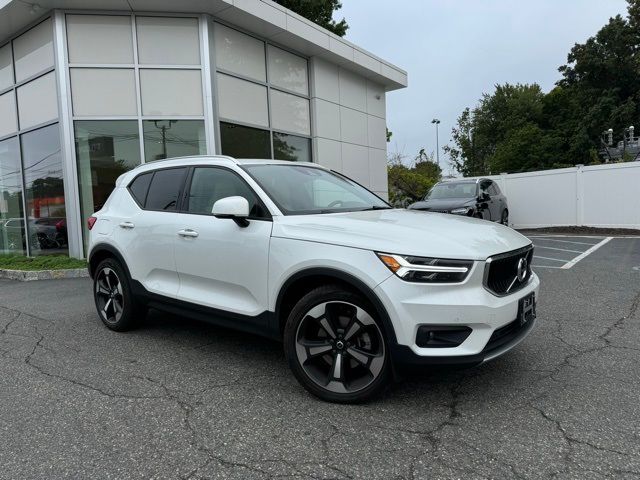 2021 Volvo XC40 Momentum