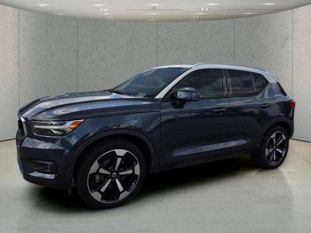 2021 Volvo XC40 Momentum