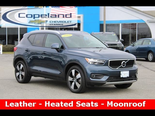 2021 Volvo XC40 Momentum