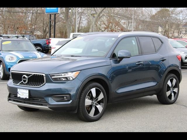 2021 Volvo XC40 Momentum