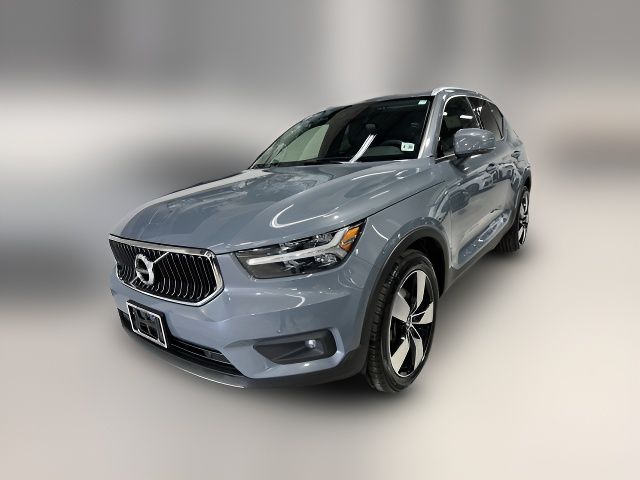 2021 Volvo XC40 Momentum