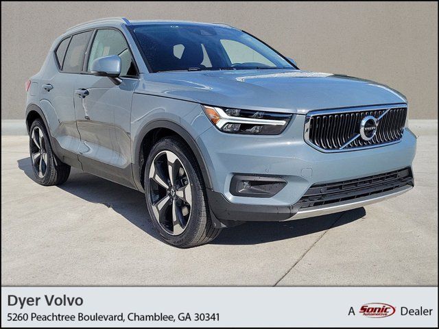 2021 Volvo XC40 Momentum