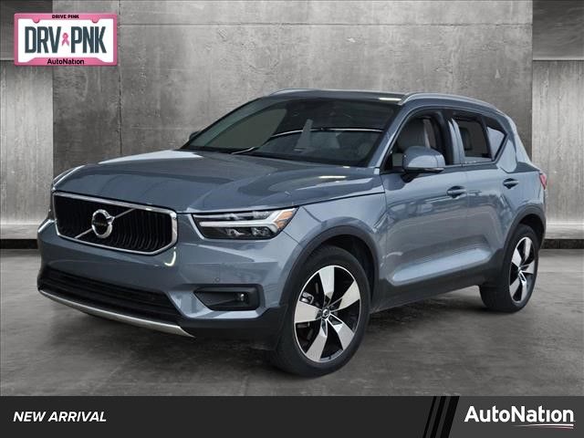 2021 Volvo XC40 Momentum