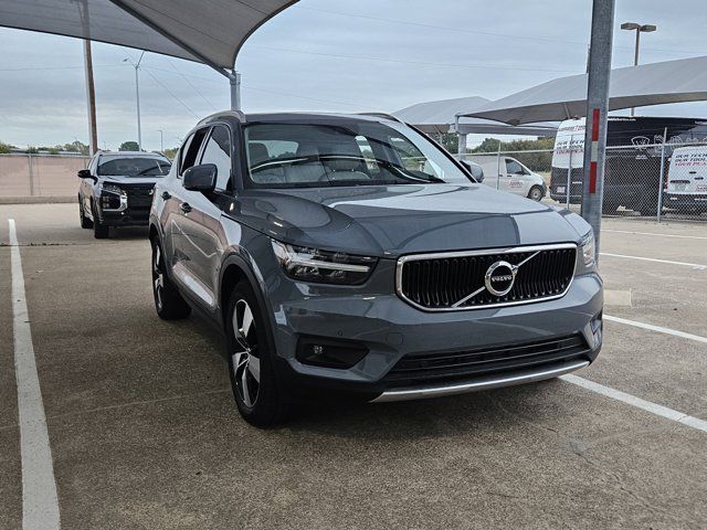 2021 Volvo XC40 Momentum