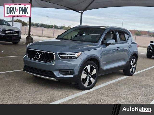 2021 Volvo XC40 Momentum