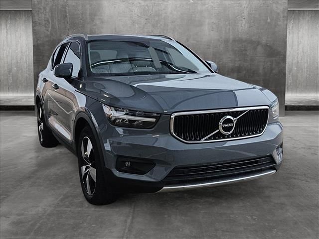 2021 Volvo XC40 Momentum