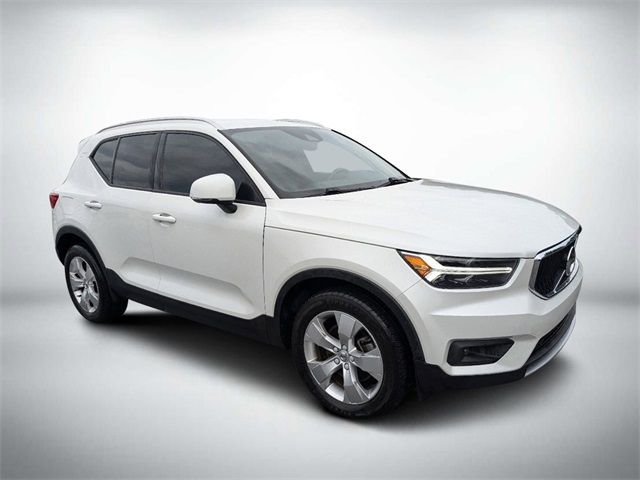 2021 Volvo XC40 Momentum