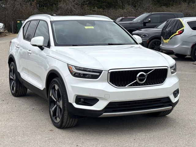 2021 Volvo XC40 Momentum