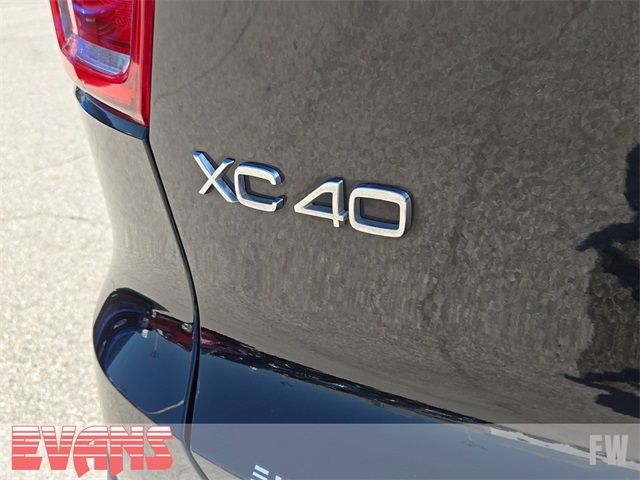 2021 Volvo XC40 Momentum