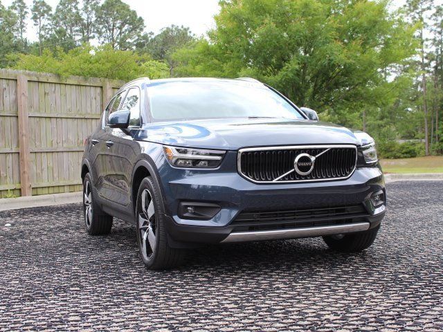 2021 Volvo XC40 Momentum