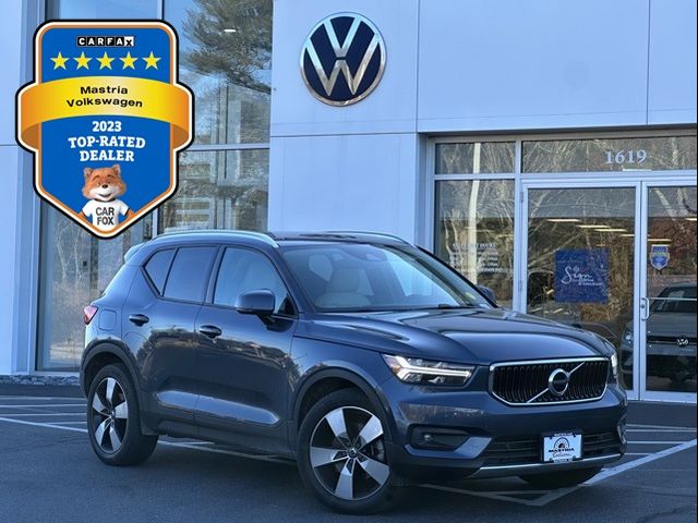 2021 Volvo XC40 Momentum