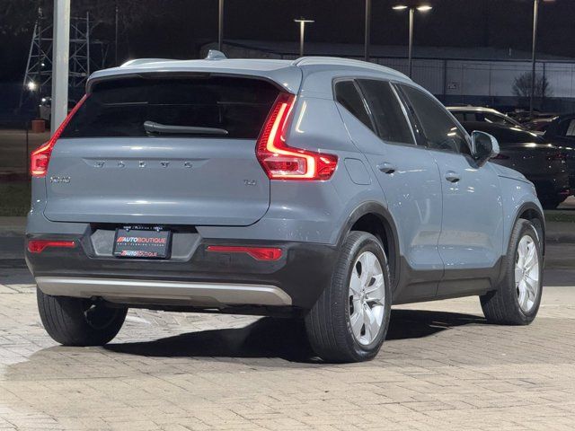 2021 Volvo XC40 Momentum