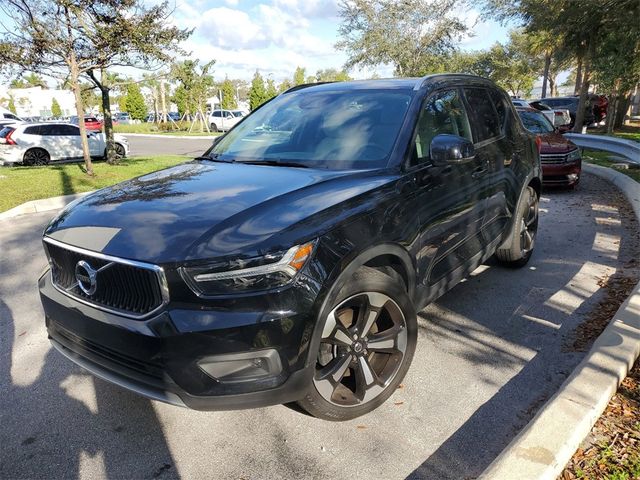 2021 Volvo XC40 Momentum