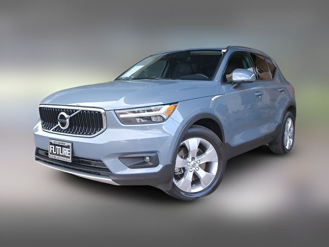 2021 Volvo XC40 Momentum