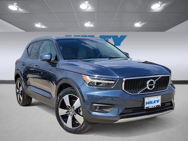 2021 Volvo XC40 Momentum