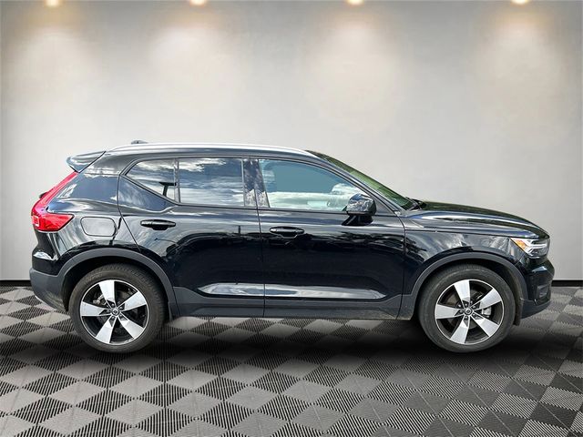 2021 Volvo XC40 Momentum